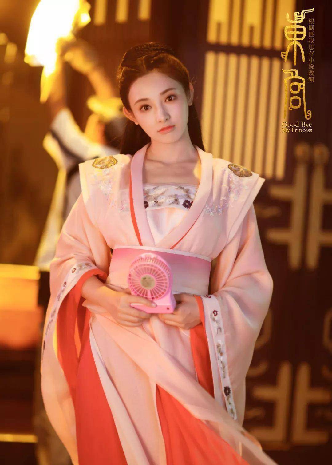 原创东宫小枫被虐到麻木被赞美若天仙彭小苒咋才红