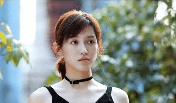 极其敬业的女老生演员苏青,演绎角色时能够牺牲自己,很值得称赞