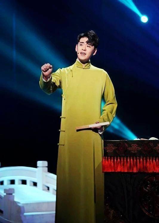 而德云社大多年轻演员像太平歌词之类的唱功都是跟着张云雷的视频学习