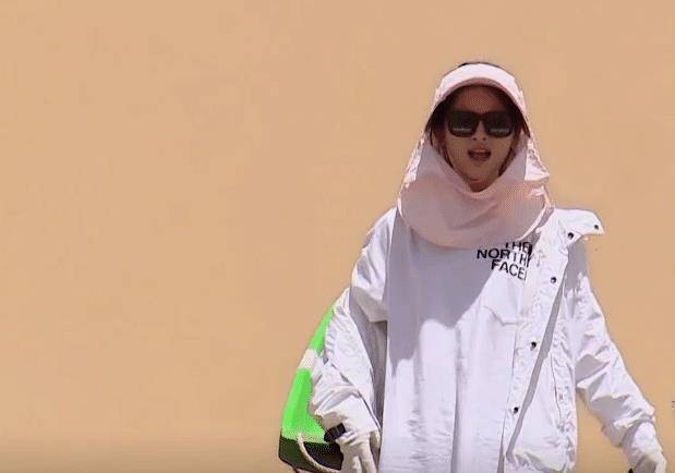 原创极限挑战尝试滑沙大家结束时都把道具拿走了而谁注意杨超越了