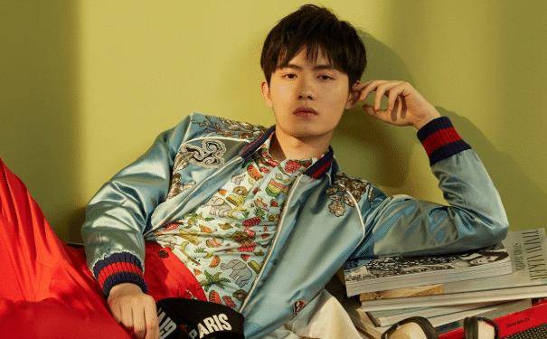 出身普通家庭的胡文喆曾经学的是护理专业如今却成为一个演员