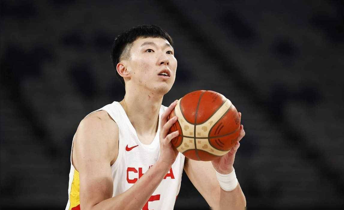 在这个篮球的舞台上,周琦展现了自己的价值和实力,也向世人传递了自己