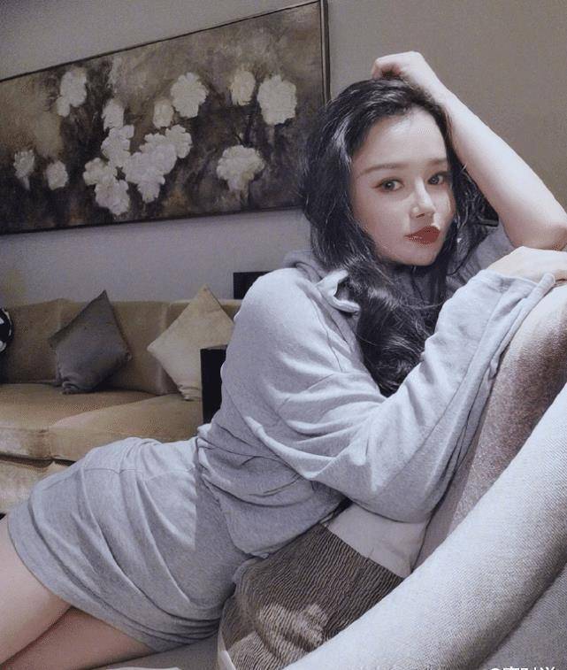 扎起辫被当女儿养,软萌模样好可爱_邹市明_冉莹颖_身材