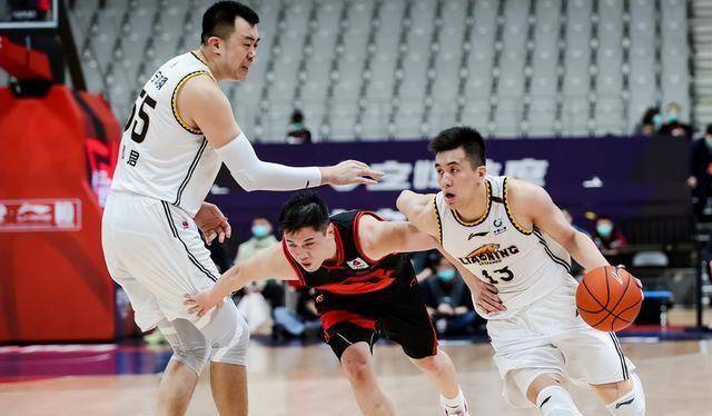 弗格意外受伤辽宁男篮正式回应杨鸣调整阵容放弃朱荣振