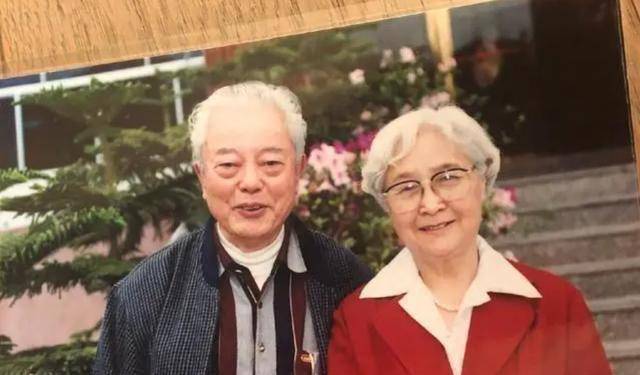 原创冯远征老婆清明想念双亲发文情真意切愿天堂再无病痛