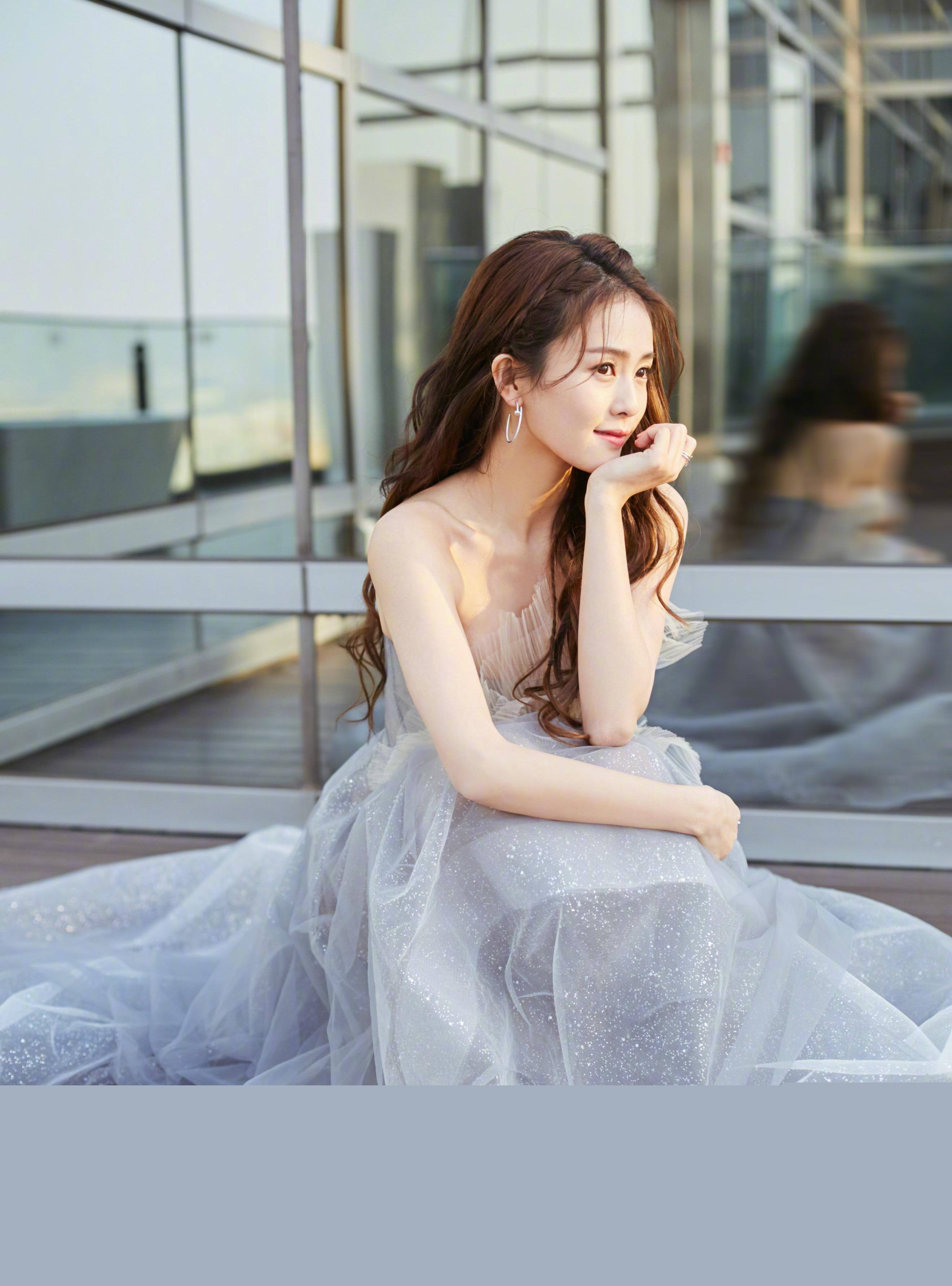 原创装美走一波白鹿穿美粉色睡衣晒自拍双马尾很是俏皮可爱