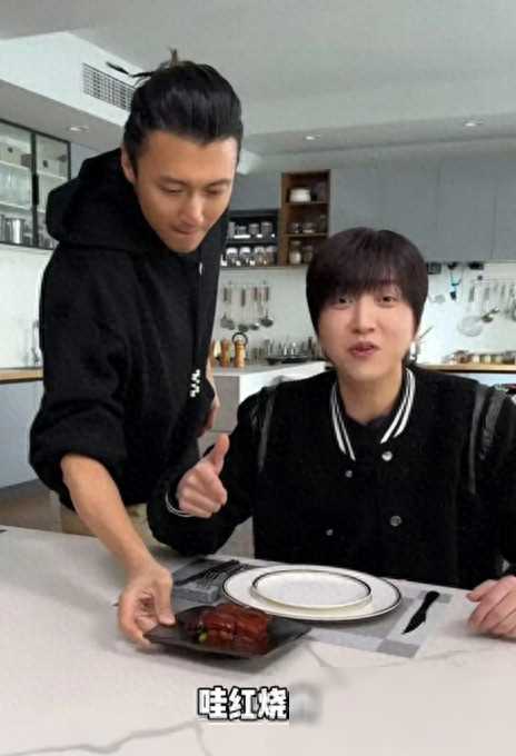 网红王红权星遭质疑童瑶继子暗指7套豪宅风波自嘲眼界狭窄