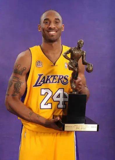 原创08年科比布莱恩特的mvp值多少钱前10名都是超级巨人詹姆斯以3077