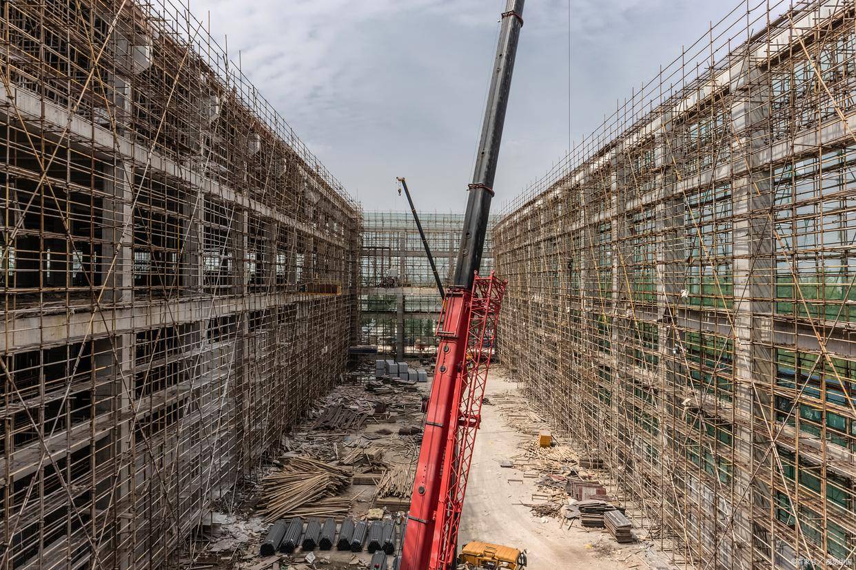 在混凝土浇筑过程中,如果掌握不好浇筑工艺或者施工不规范,会导致现浇