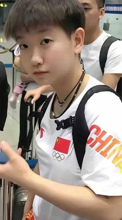 原创刘诗雯对阵孙颖莎论天赋刘诗雯更强论人情世故孙颖莎远远超过