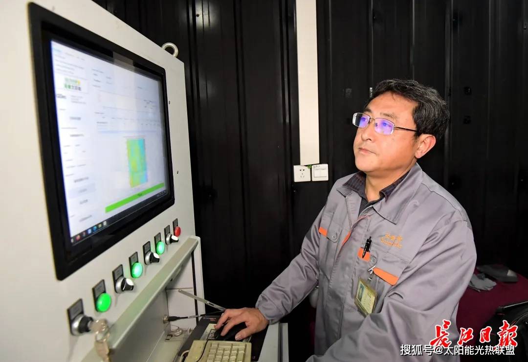 圣普太阳能自主研发追光镜追着市场跑