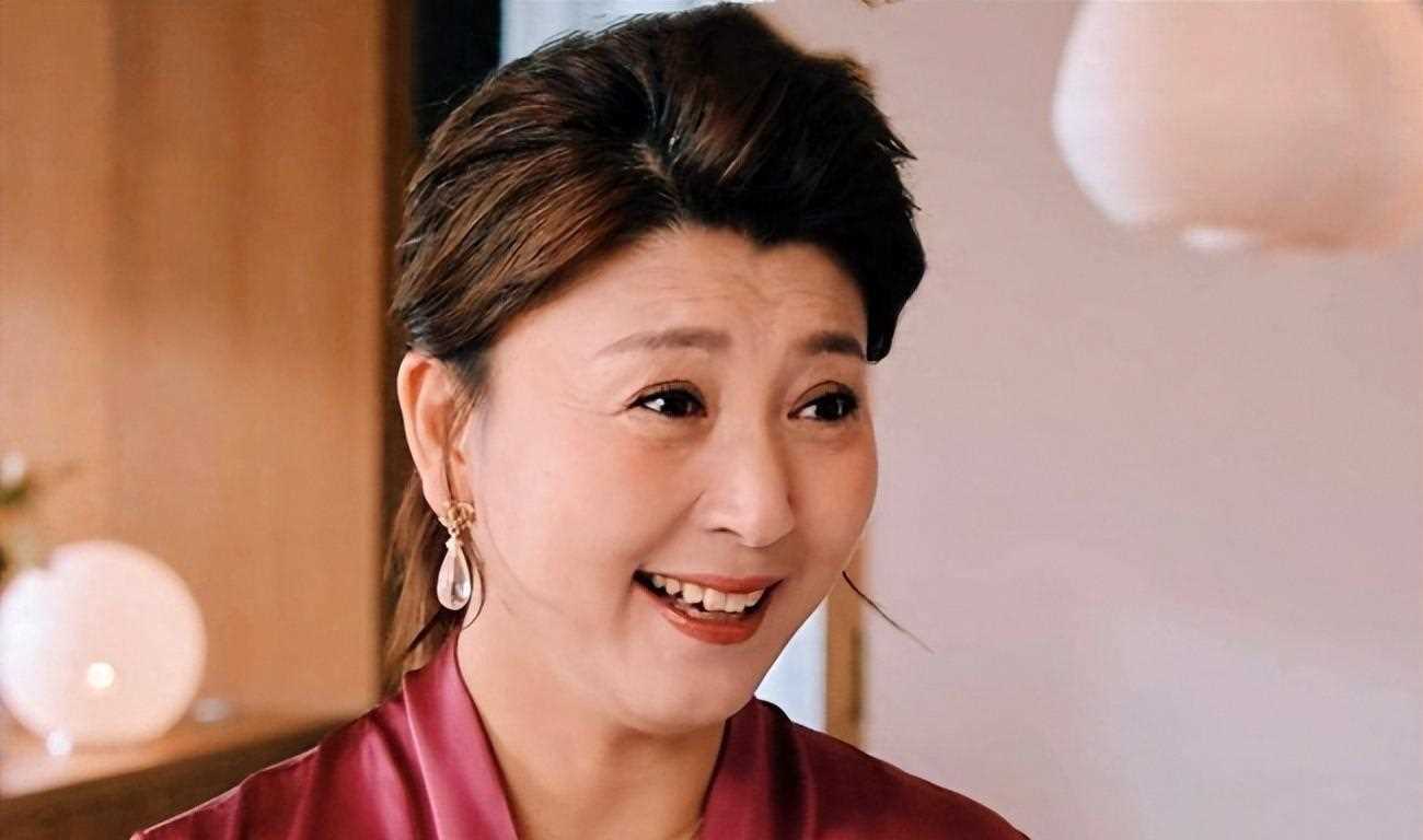 在这个充满竞争与机遇的娱乐圈里,每个演员都在为自己的梦想和事业