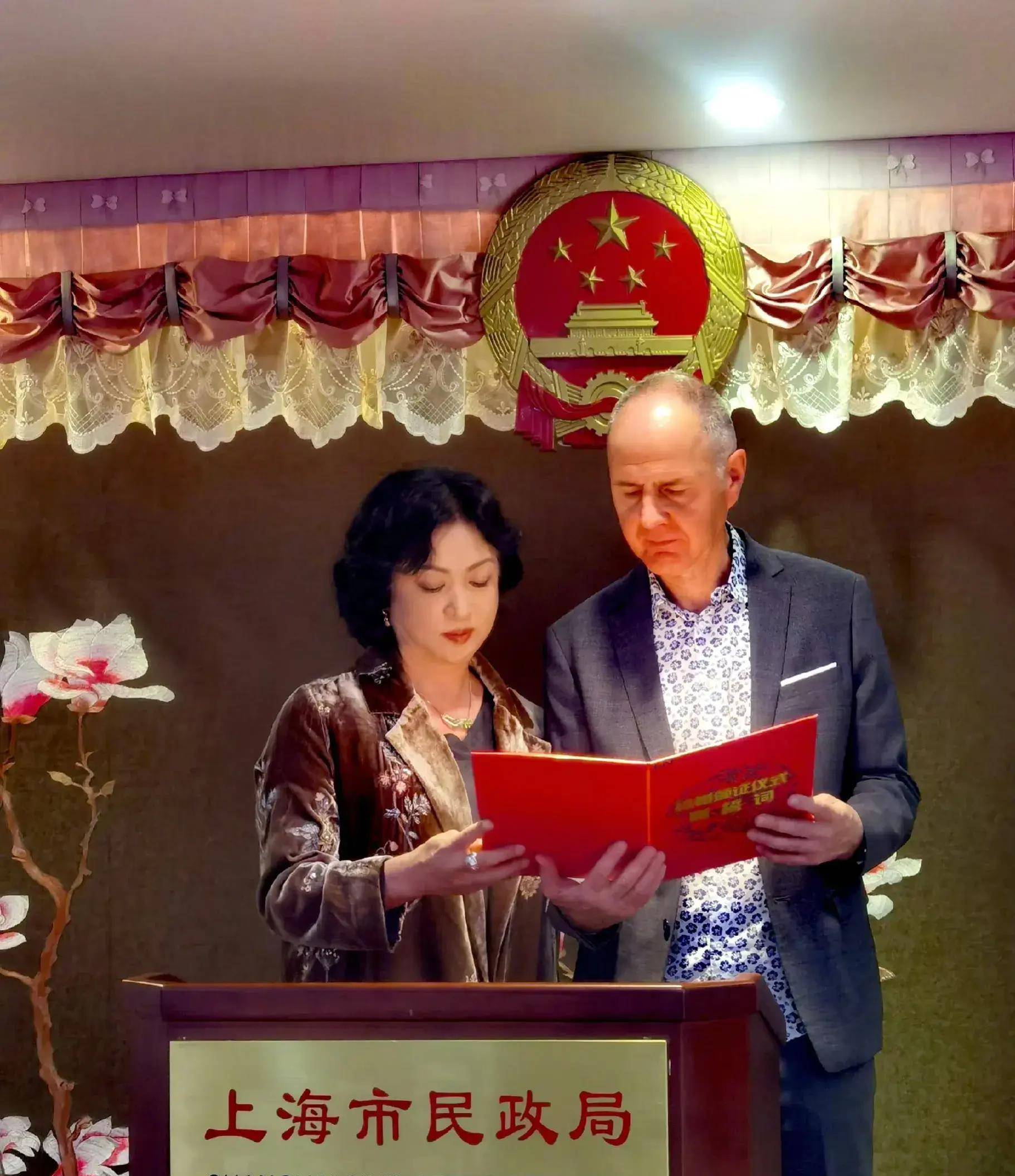 王凯结婚证书图片