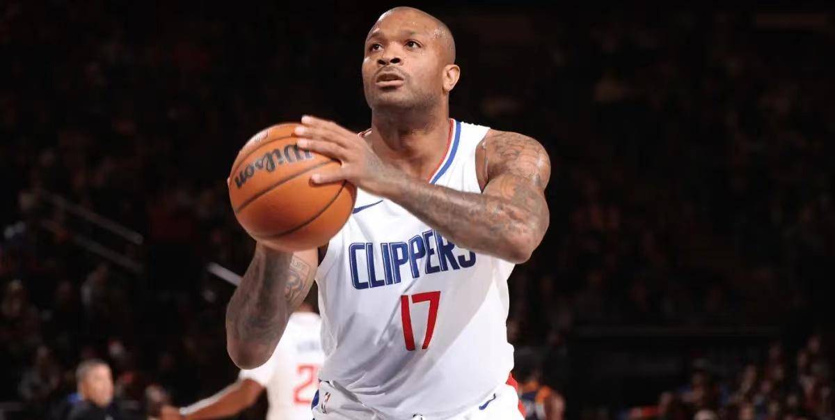 比尔布克合砍63分胜快船海兰德37921投24分塔克锁伤杜兰特