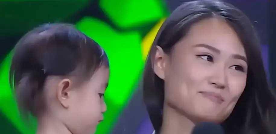 李小鹏:携美籍女子回来捞金,拒讲中文吴京怒怼,如今家庭生赢家_王丽莎