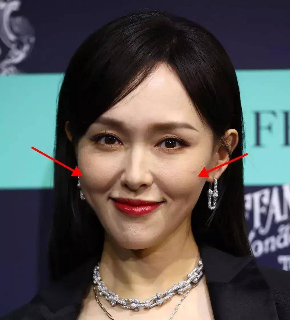 原创40岁唐嫣最新生图引热议苹果肌抢镜年龄感重网友感叹老了