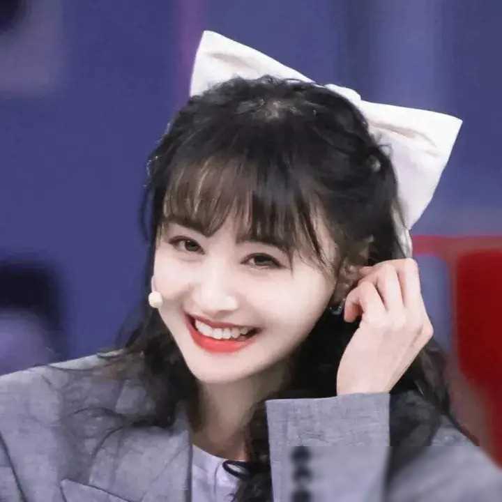 郑爽大变样引发热议,五官不协调引发热议_照片_人们_影响