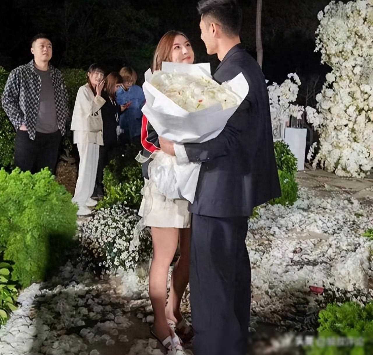 高诗岩成功求婚,女友身份首次公开,疑似即将升级当爸_山东男篮_辽宁队