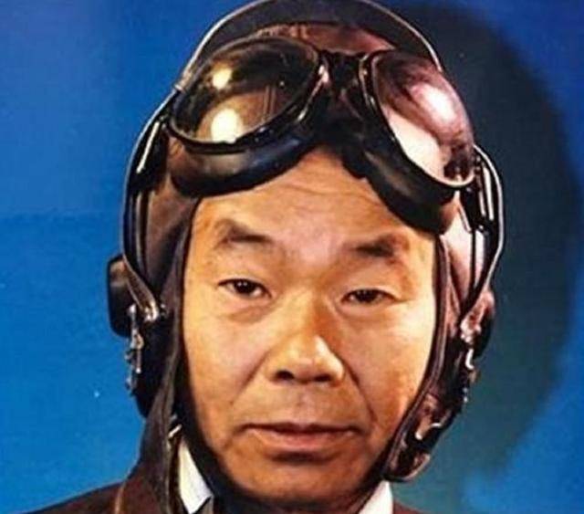 1949年12月,杨国祥成为了一名党员,次年6月,他被