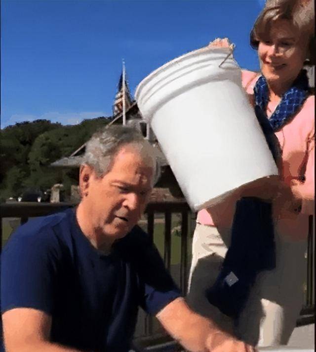冰桶挑战特朗普图片