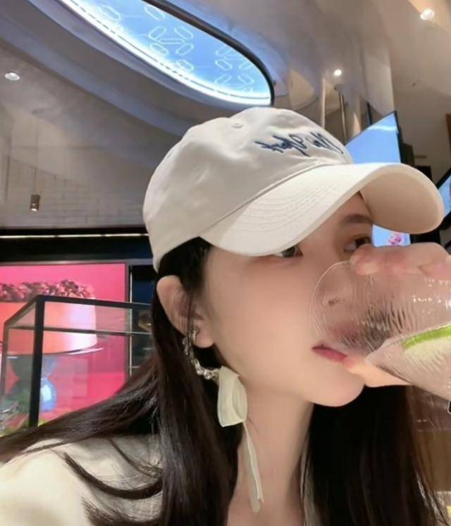 杜淳老婆王灿晒美照被网友吐槽太自恋正面回怼并力挺老公杜淳