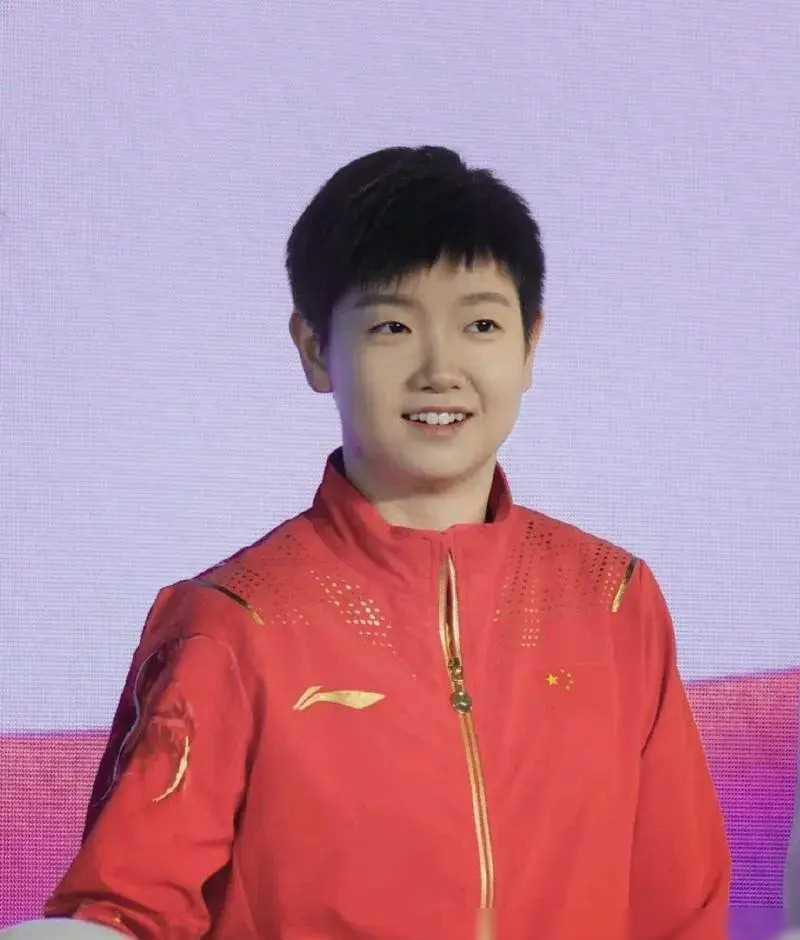 原创刘诗雯对阵孙颖莎论天赋刘诗雯更强论人情世故孙颖莎远远超过