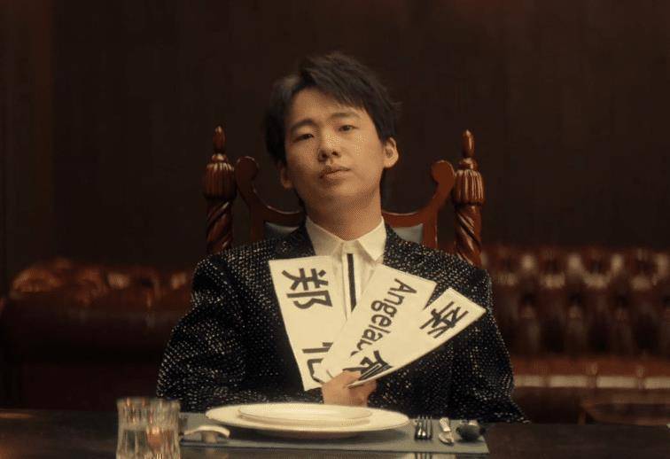 原创跑男8李晨蔡徐坤撕名牌镜头切换到郭麒麟原谅我笑翻了