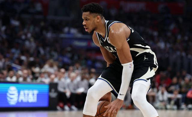 密尔沃基雄鹿遭受打击!球队领袖受伤退出常规赛_阿德托昆博_小腿_比赛