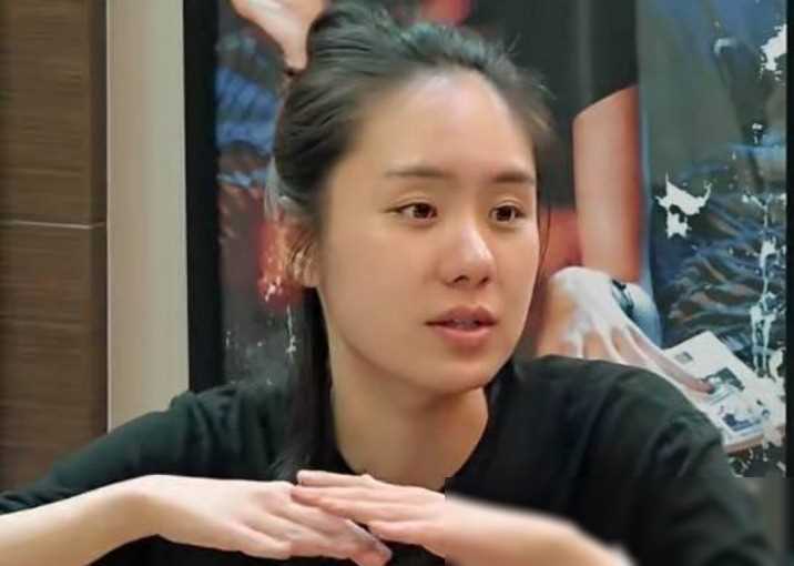 他曾与第一任妻子共同走过一段人生旅程,并育有一女张晔子.