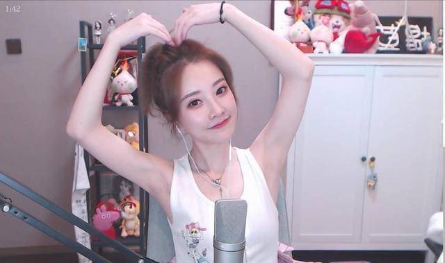 冯提莫风光不再,月收益锐减百万,公司却觉得她还可