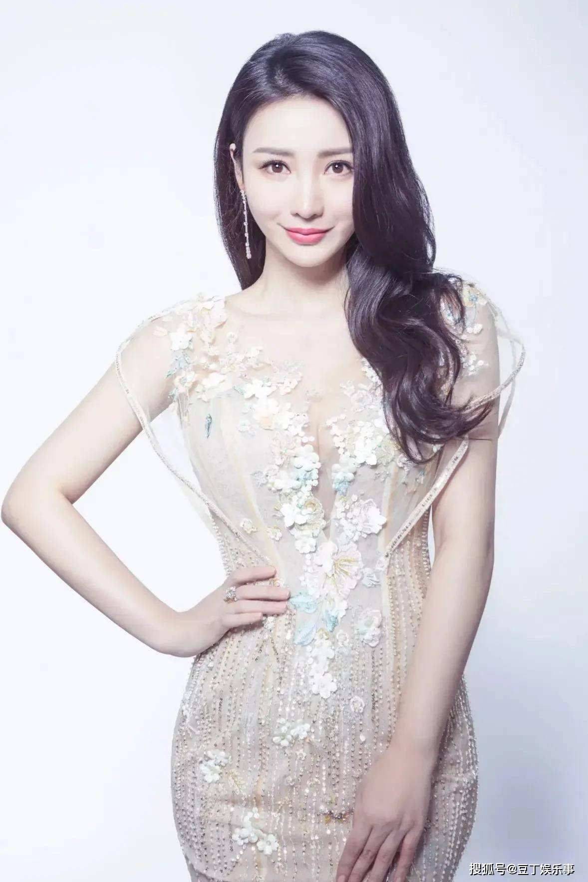 国内最性感女主持,努力18年无绯闻,至今42岁仍单身_柳岩_发展_进行