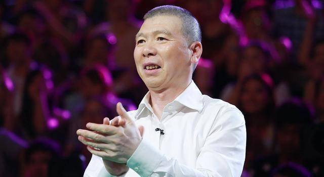 原创冯小刚15岁女儿罕见露面面对镜头十分腼腆网友这口牙真像