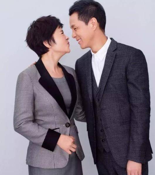 冯远征浑身水痘妻子不离不弃成名后为何被称作家暴男