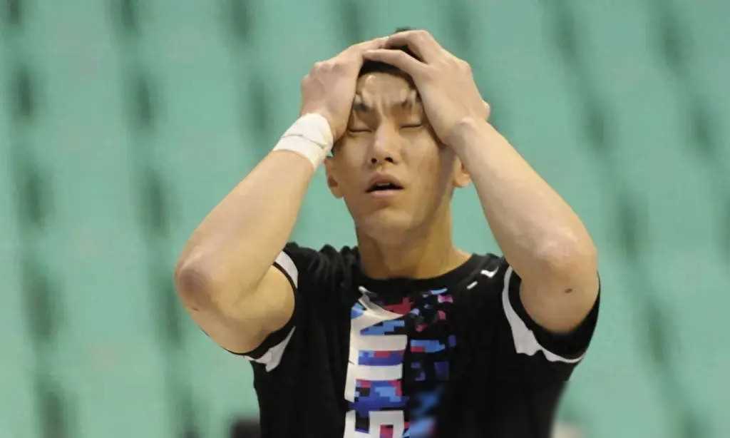 辽宁本钢男篮的主帅杨鸣在这段时间内积极进行训练.