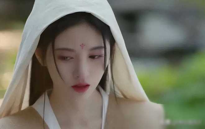 鞠婧祎将扮丑演绎到极致网友热议中