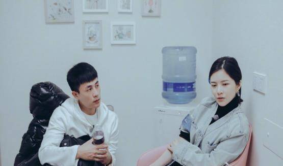 而尽管艺人工作繁忙,但杜淳还是陪着老婆一起去医院做产检.