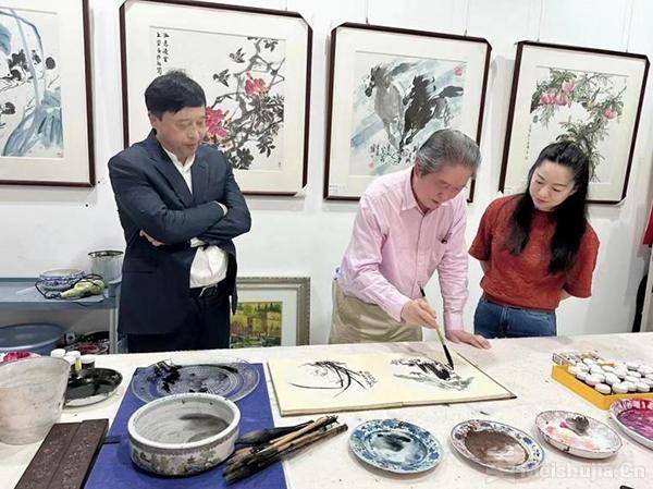 看山见水丨江汉八友山水画小品展亮相武汉