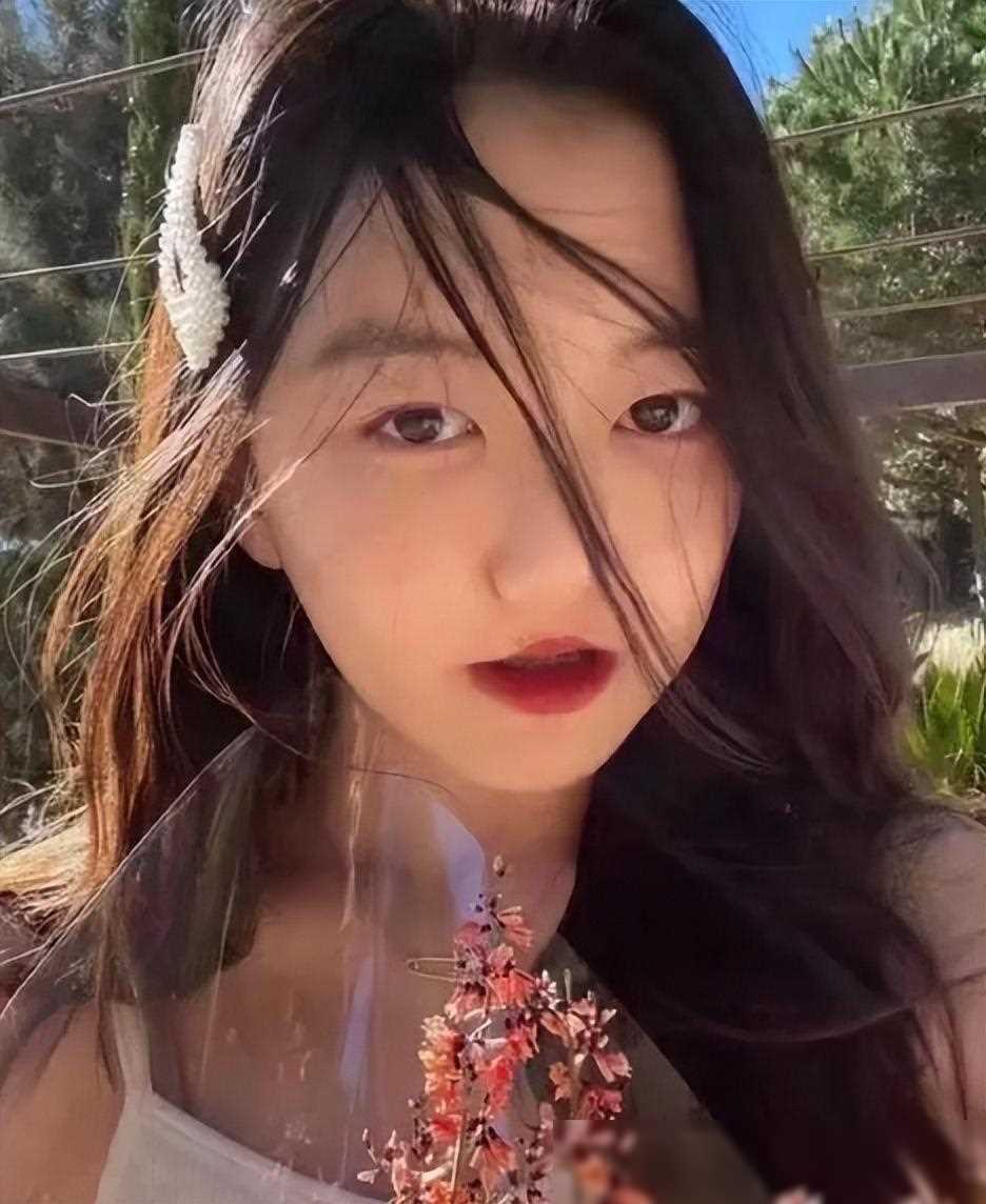 王菲花百万为女儿治疗唇裂,如今嘴是治好了,脸却越来越奇怪了