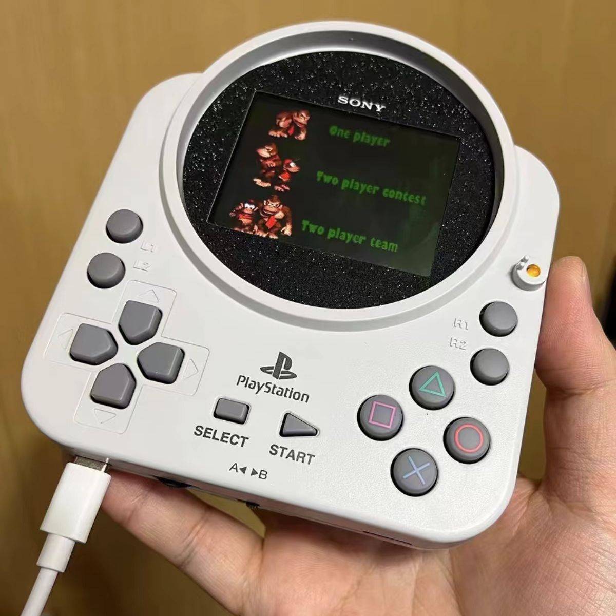 从未见过的索尼掌机神似psoen卖个一百块肯定火