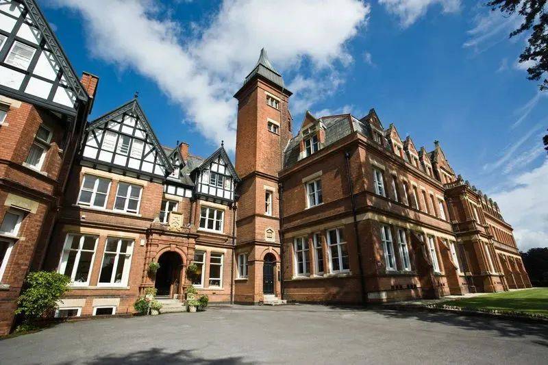 英国初中留学学校是留学在线