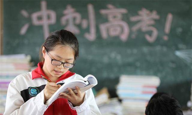 2021年河南高考状元彭子年天天打游戏却考732分如今怎么样