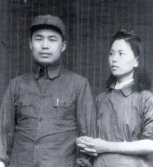 原创老农来南京工作三位将军亲自为其接风他是何来头