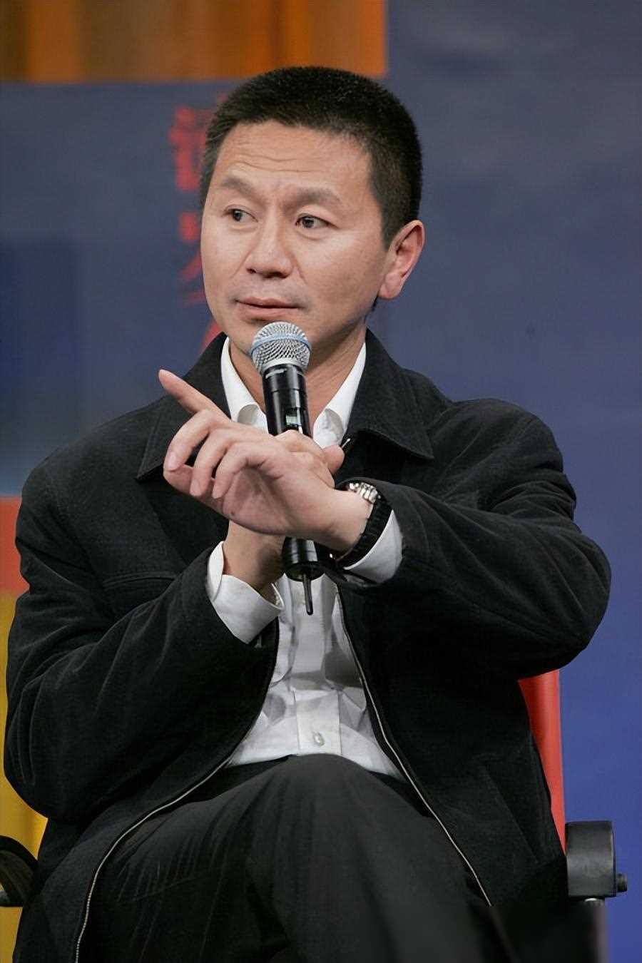 吴若甫嫁小22岁娇妻62岁仍陪女儿上初中曾险遭绑架但未撕票