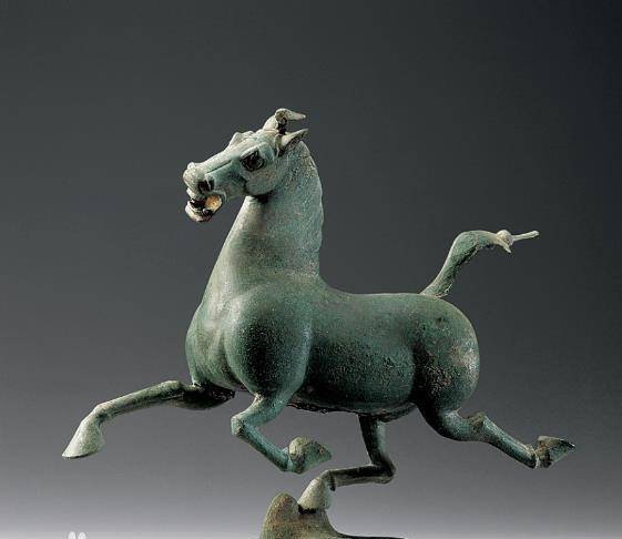 原创梯田中发现国宝级文物能与马踏飞燕齐名如今还被禁止出境