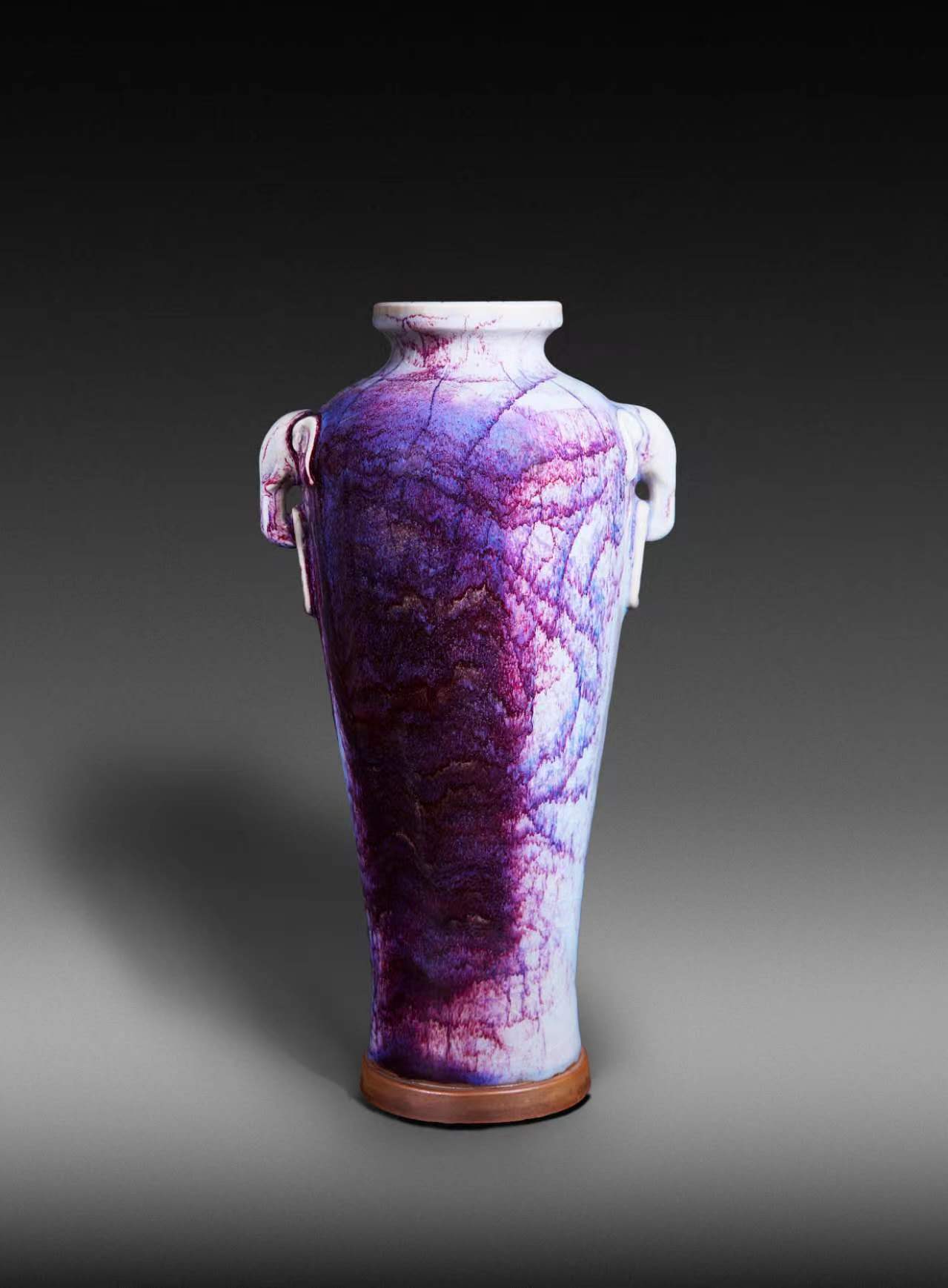 钧瓷讲究型为本,釉为魂.在业界早已达成共识.