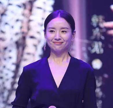 看到现在的董洁,和以前给人的感觉很不一样,不少人都说现在董洁的面相