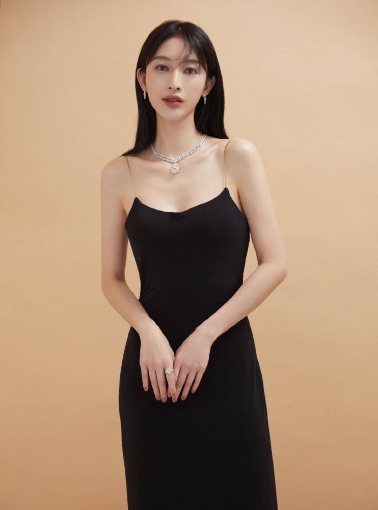 38岁张俪,饱满性感韵味十足啊!_身材_挑战_独立