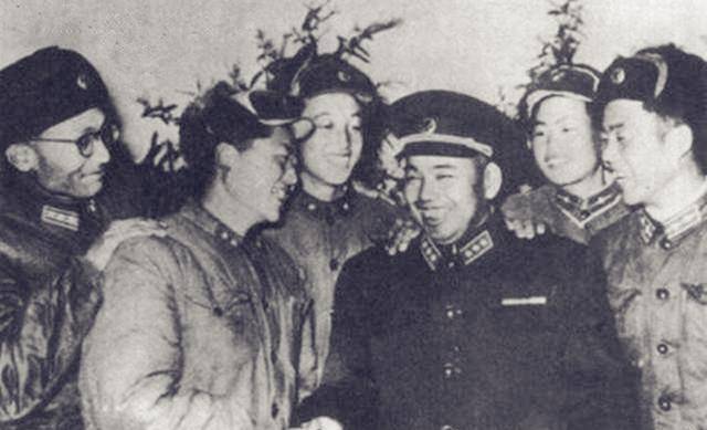 原创老农来南京工作三位将军亲自为其接风他是何来头