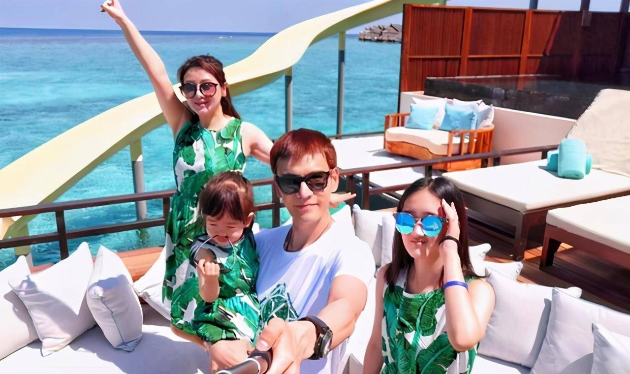 原创小李琳秀恩爱小6岁男友经超靠燕云台翻红终于到他养她了