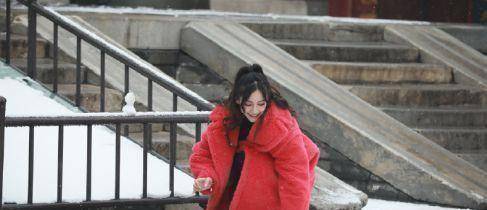 原创邓伦baby一起在故宫玩雪开心玩耍超有爱组成最佳玩雪搭档